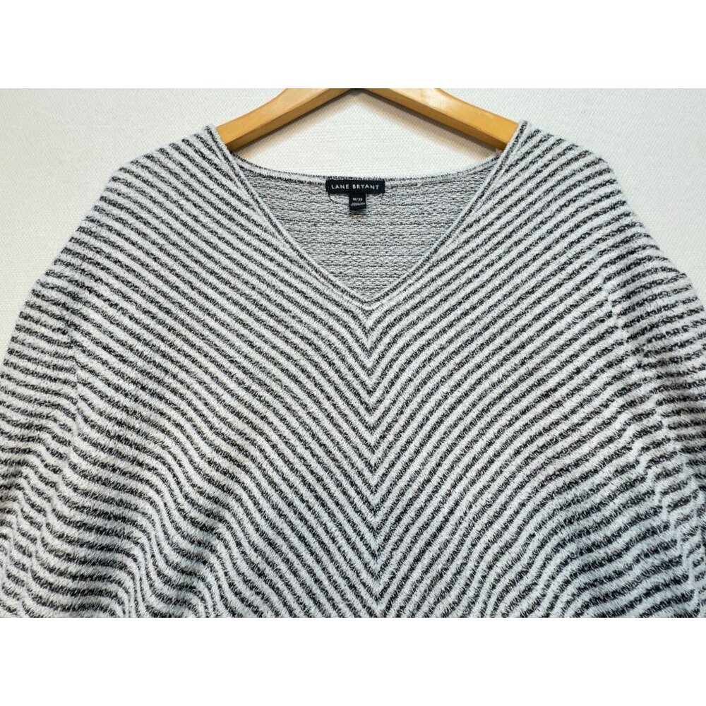 Lane Bryant Womens Chevron Knitted Sweater Size 18/20 Black Gray V-Neck Pullover - Picture 6 of 11